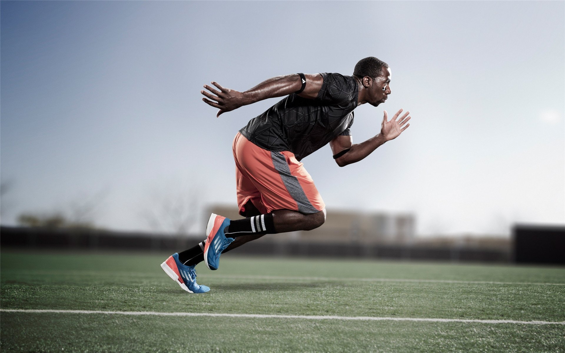 青春激扬的校园篮球赛成为广大学子锻炼身体的重要平台，校园篮球赛宣传标语